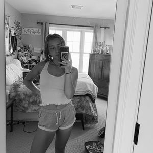 Meet your Posher, Ella